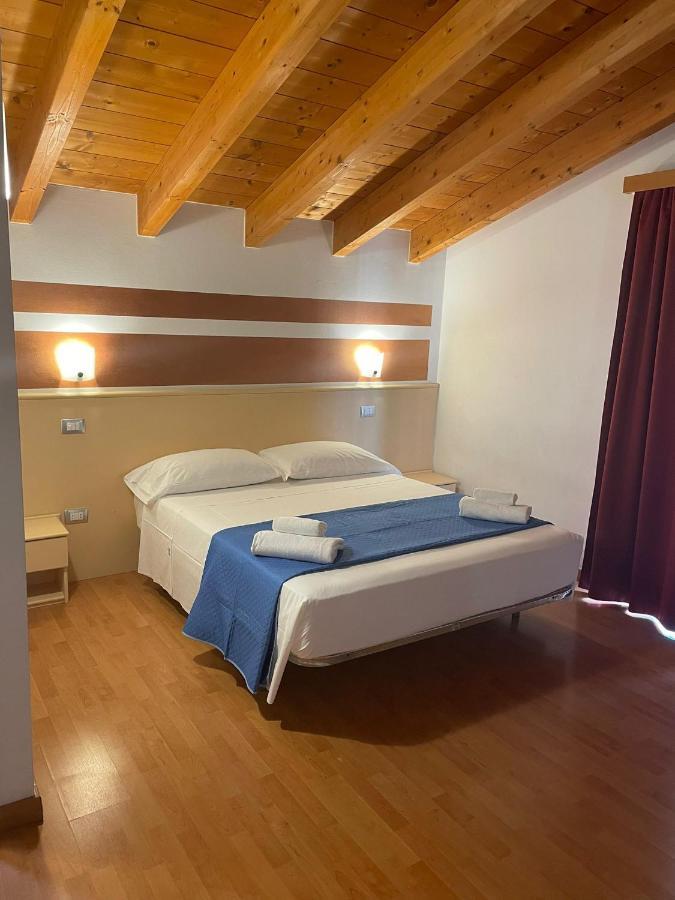 Vittoria Rooms Peschiera Peschiera del Garda Exterior photo