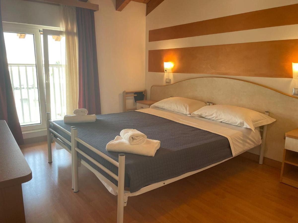 Vittoria Rooms Peschiera Peschiera del Garda Exterior photo