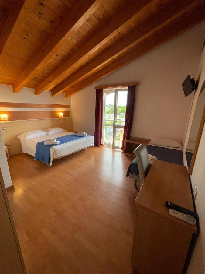 Vittoria Rooms Peschiera Peschiera del Garda Exterior photo