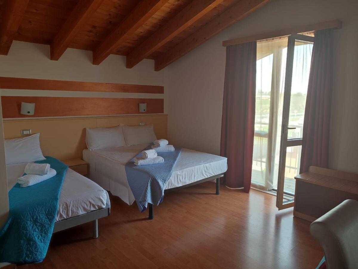 Vittoria Rooms Peschiera Peschiera del Garda Exterior photo