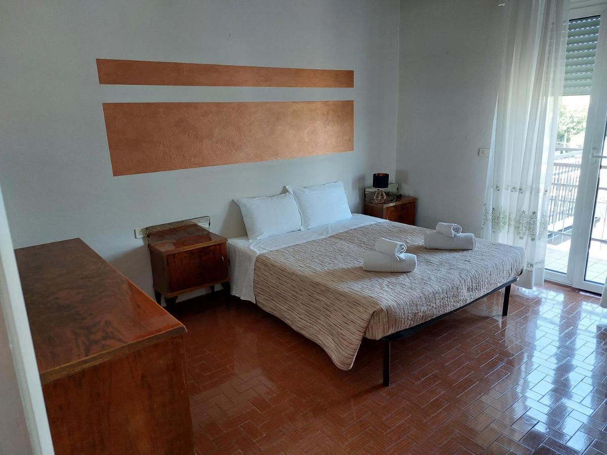 Vittoria Rooms Peschiera Peschiera del Garda Exterior photo